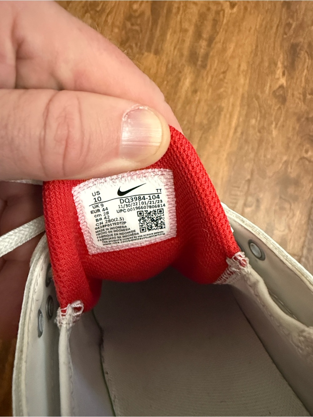 Nike Men’s White and Red Wave-Pattern Sneakers - Picture 13 of 15